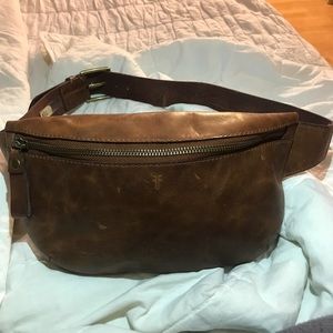 🚨Trend: 100% genuine leather FRYE large hip pack.